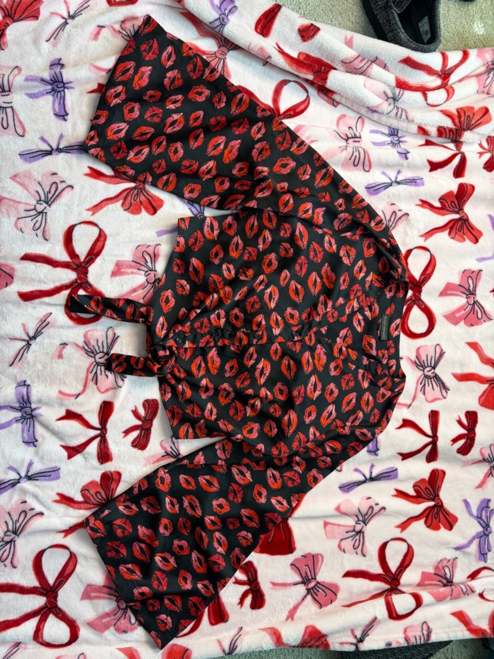 BOLD elements Black Top with Red and Pink Lip Print